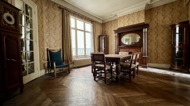 Appartement - 131 m² - 6 pièces