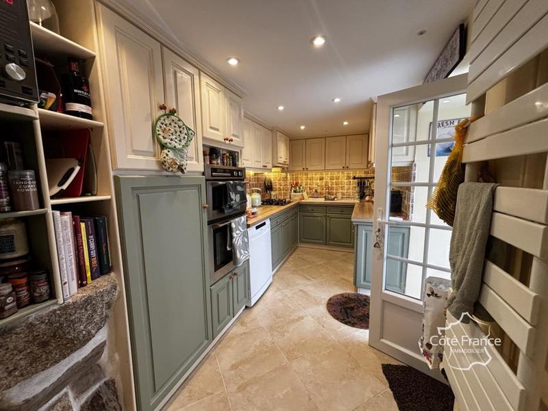 Propriété - 265 m² - 11 pièces