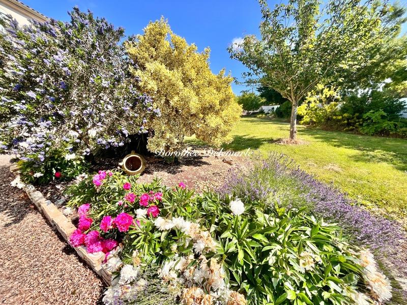 Maison - 408 m² - 10 pièces