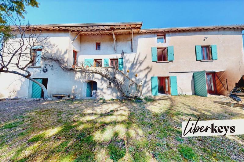 Maison - 240 m² - 7 pièces