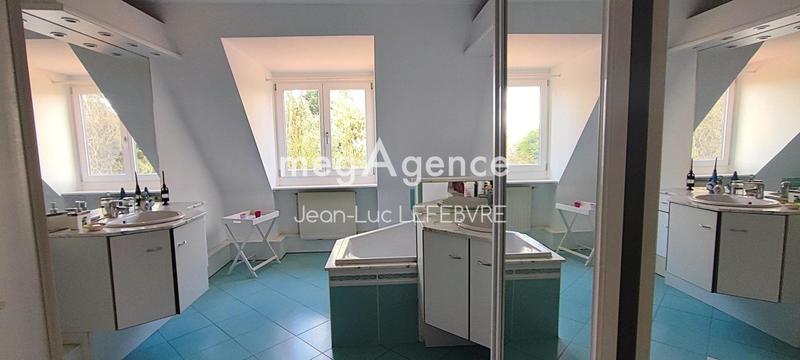 Maison - 240 m² - 8 pièces