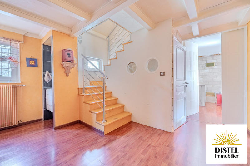 Maison - 241 m² - 8 pièces