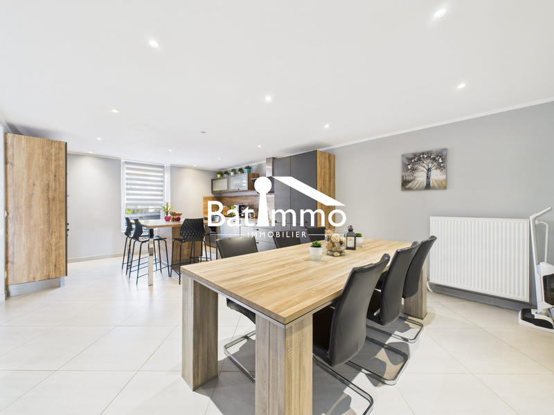 Maison - 245 m² - 8 pièces