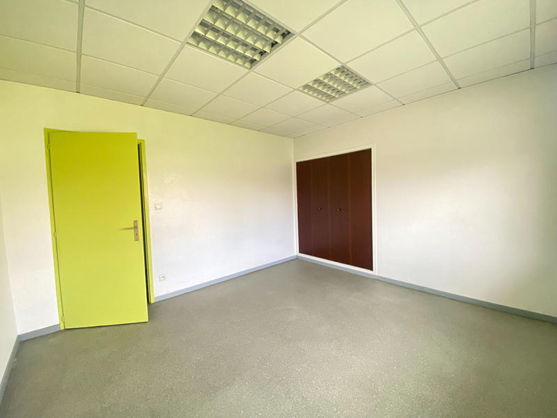 Local commercial - 390 m² - 1 pièce