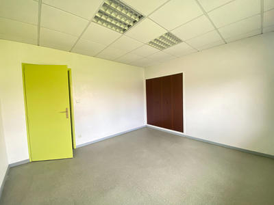 Local commercial - 390 m² - 1 pièce