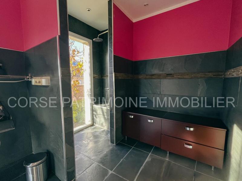 Villa - 280 m² - 9 pièces