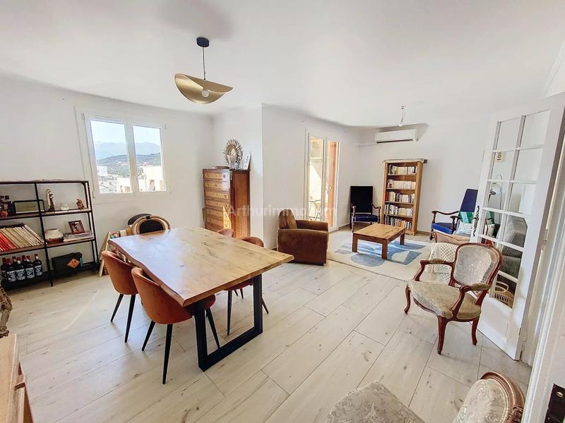 Appartement - 90 m² - 5 pièces