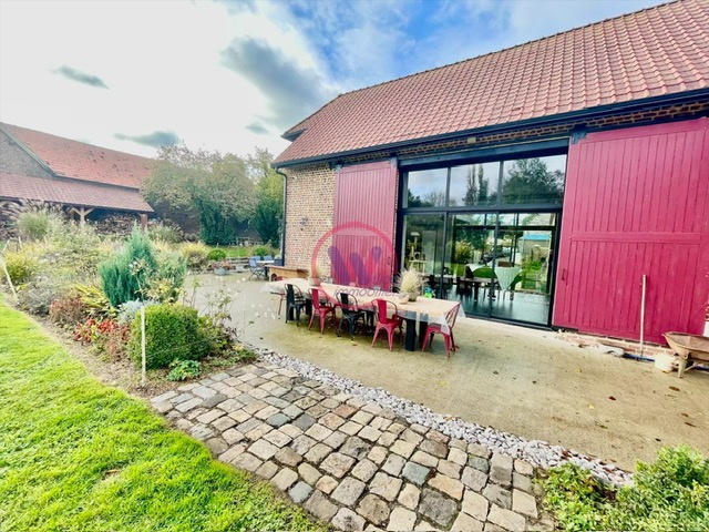 Maison - 260 m² - 10 pièces