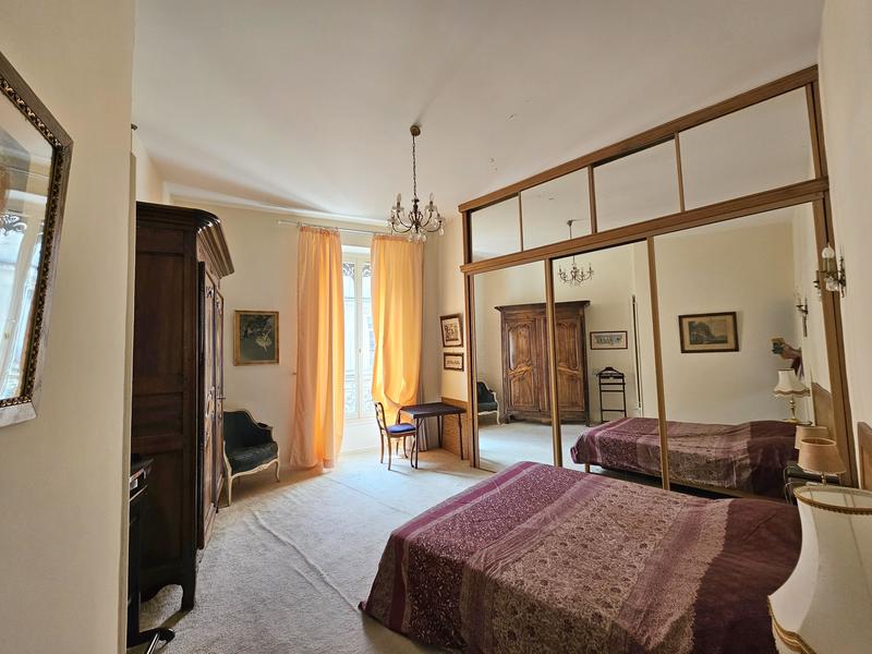 Appartement - 192 m² - 5 pièces