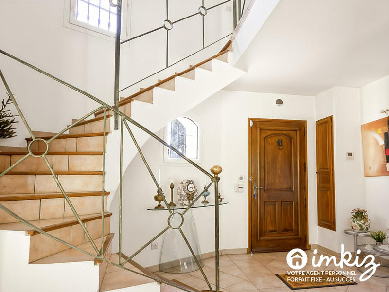 Maison - 290 m² - 9 pièces