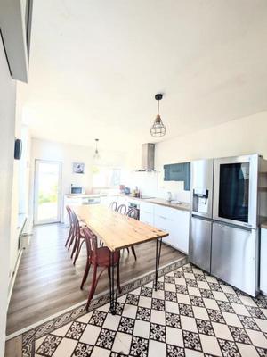 Maison - 210 m² - 11 pièces