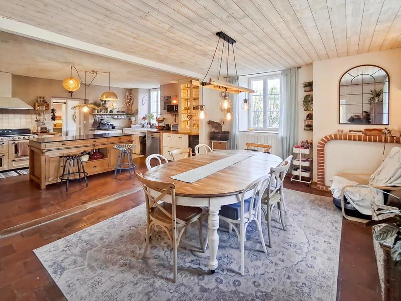 Maison - 295 m² - 6 pièces