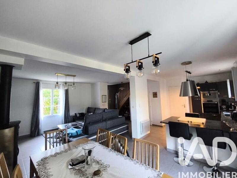 Maison - 98 m² - 5 pièces