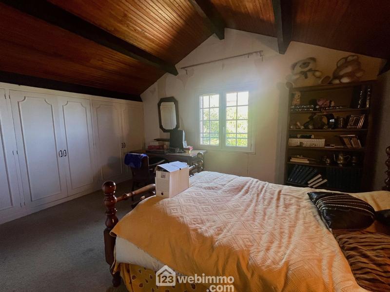 Maison - 220 m² - 8 pièces