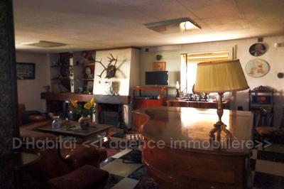 Villa - 264 m² - 6 pièces