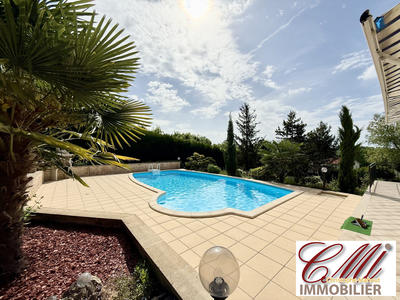 Maison traditionnelle - 170 m² - 8 pièces