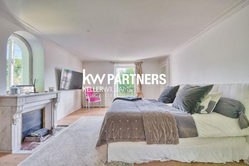 Demeure - 351 m² - 8 pièces