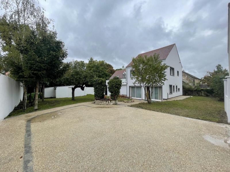 Maison - 216 m² - 8 pièces