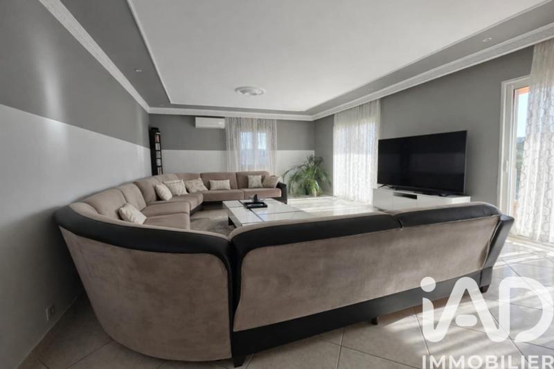 Maison - 219 m² - 6 pièces