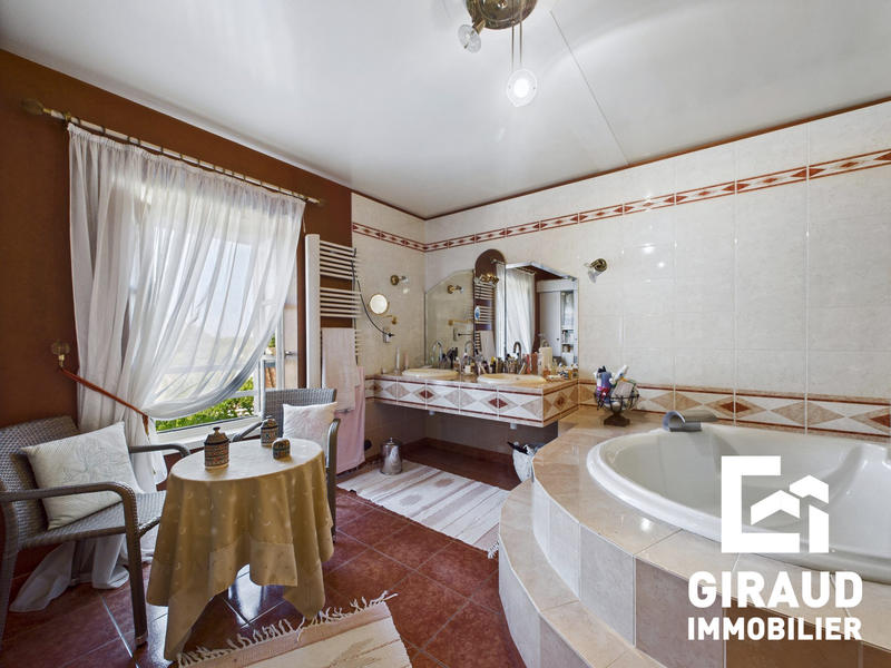 Villa - 220 m² - 10 pièces