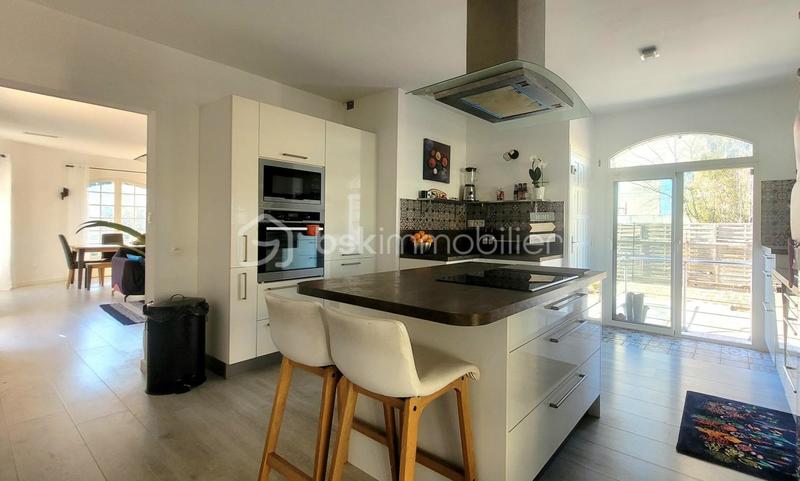 Propriété - 180 m² - 8 pièces