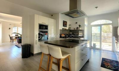 Propriété - 180 m² - 8 pièces