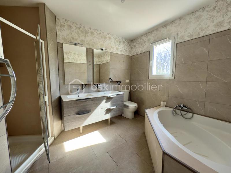 Maison traditionnelle - 218 m² - 6 pièces