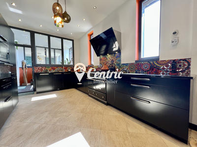 Maison ancienne - 409 m² - 11 pièces