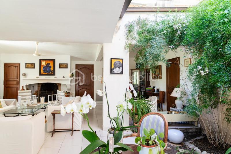 Propriété - 220 m² - 8 pièces