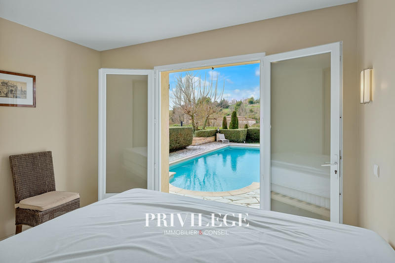 Villa - 240 m² - 8 pièces