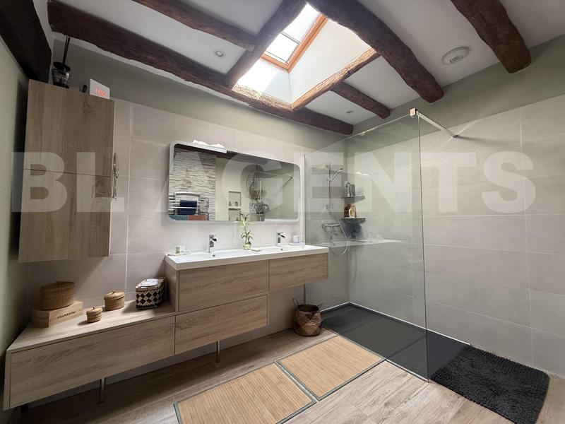 Maison - 269 m² - 9 pièces