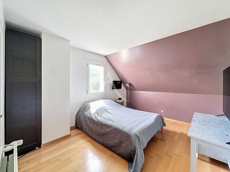 Maison - 240 m² - 7 pièces