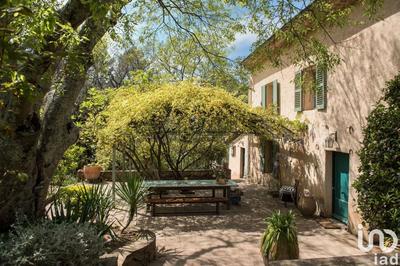 Maison - 220 m² - 7 pièces