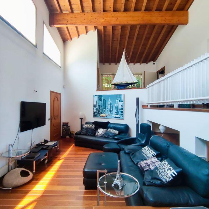 Maison - 250 m² - 8 pièces