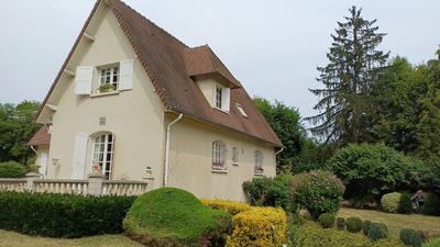 Maison - 210 m² - 6 pièces