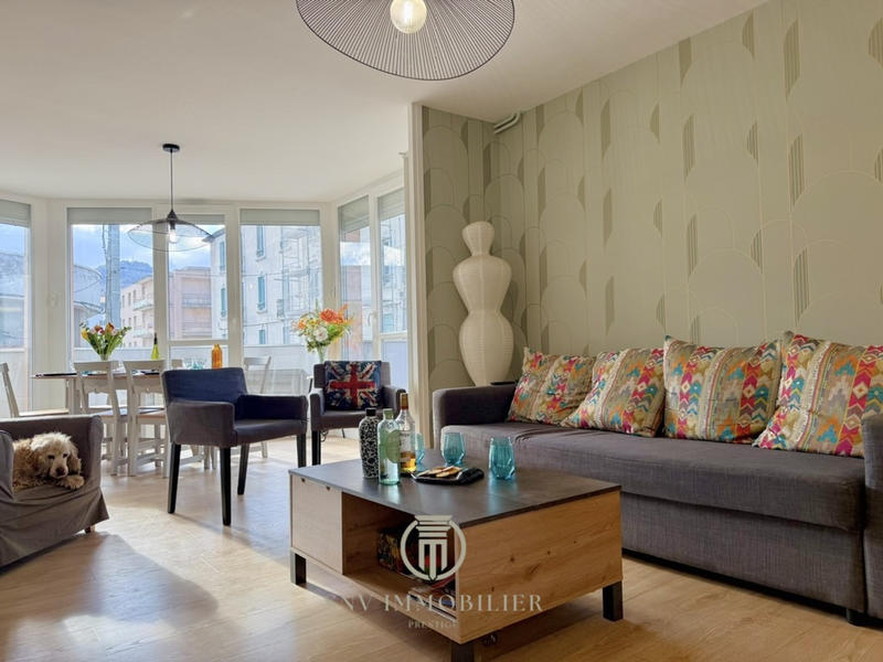 Appartement - 93 m² - 5 pièces