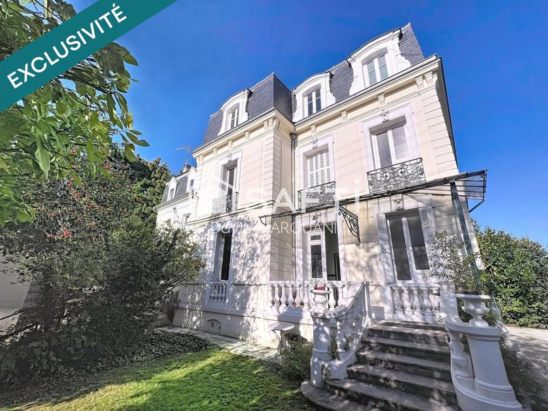 Maison - 243 m² - 8 pièces