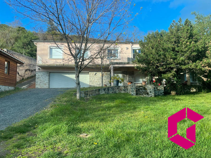 Maison - 182 m² - 8 pièces