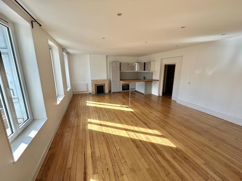 Appartement - 99 m² - 4 pièces