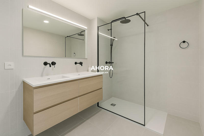 Appartement - 85 m² - 3 pièces