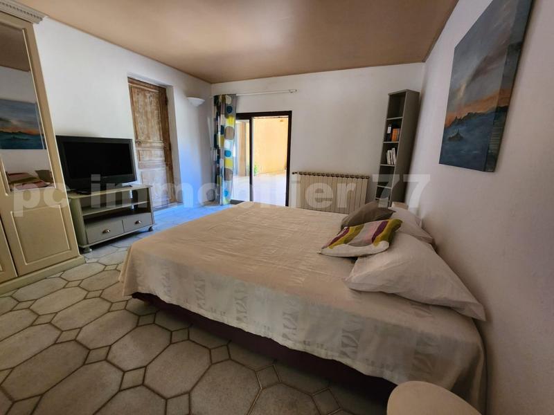 Villa - 271 m² - 8 pièces