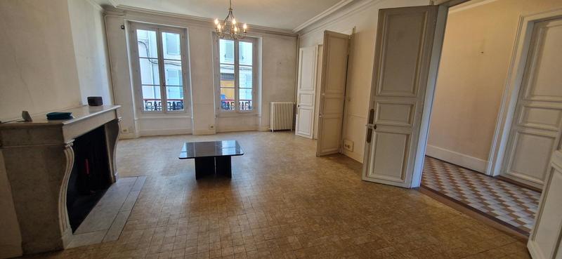 Maison - 340 m² - 6 pièces