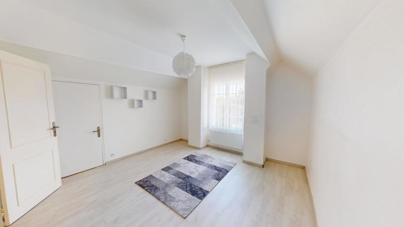 Maison - 166 m² - 8 pièces