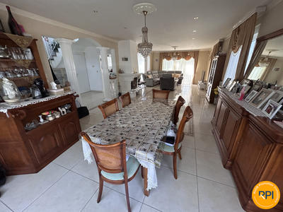 Maison - 335 m² - 7 pièces