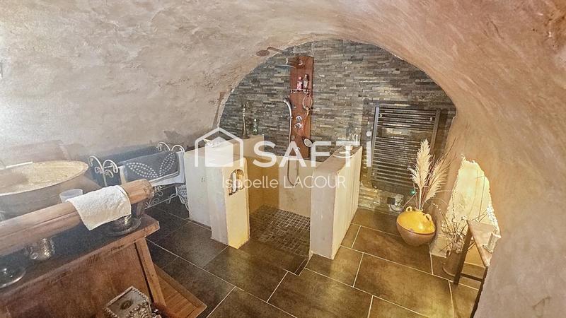 Maison - 284 m² - 9 pièces