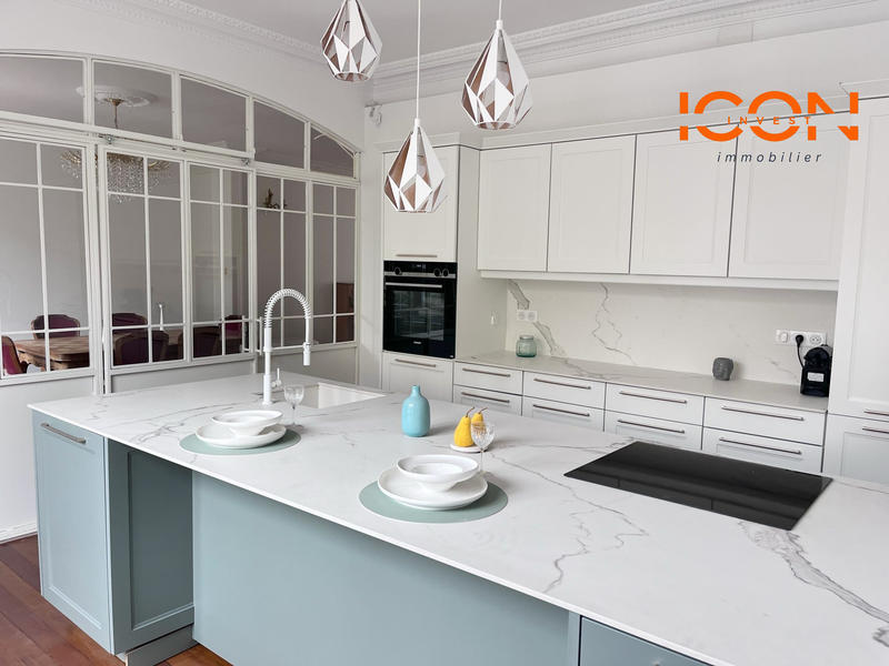 Maison - 217 m² - 8 pièces