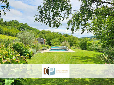 Maison - 305 m² - 8 pièces