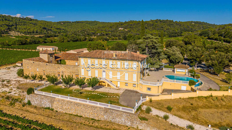 Château - 5 000 m² - 15 pièces