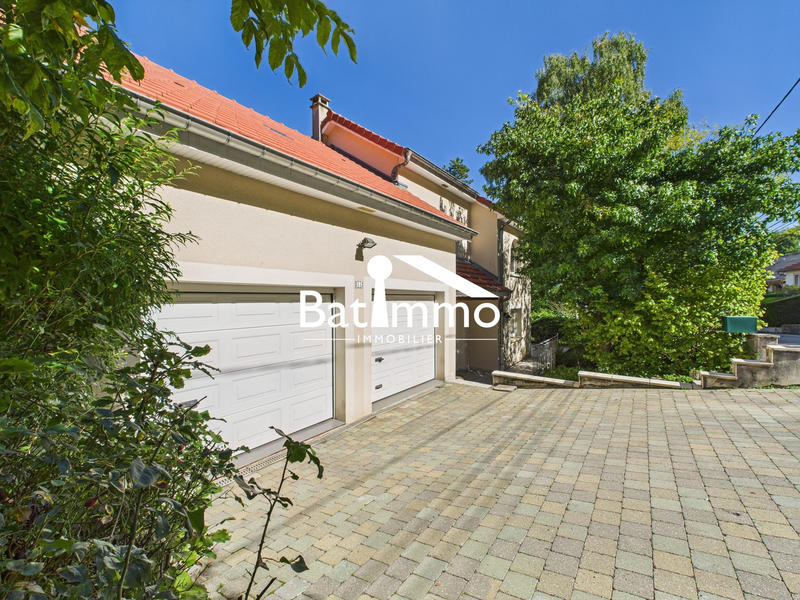 Maison - 211 m² - 7 pièces