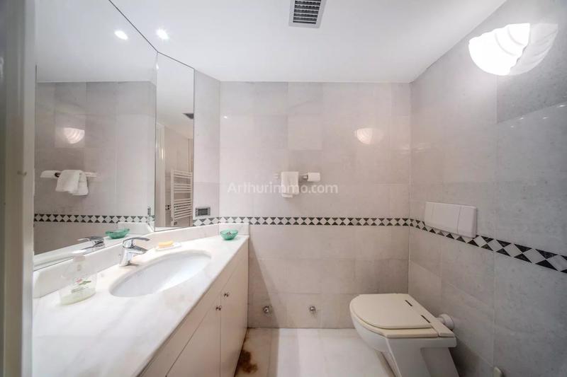 Maison - 379 m² - 8 pièces